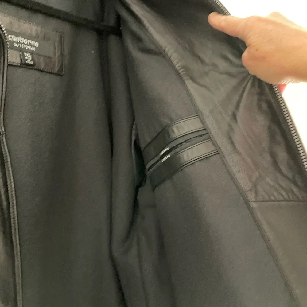 Claiborne Black Leather Jacket - Picture 7 of 7